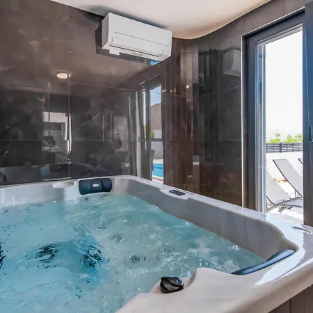 Luxurious In Prázdninový dům Ražanac