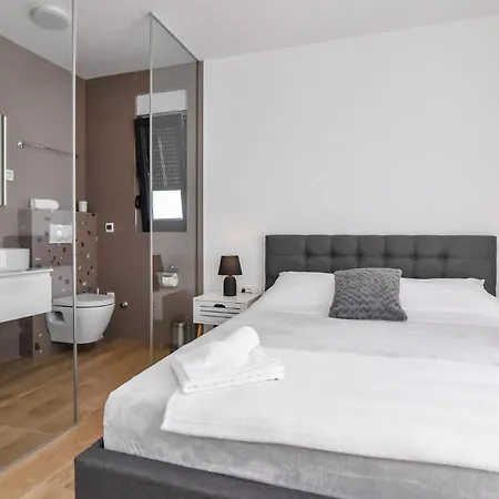Luxurious In Feriehus Ražanac
