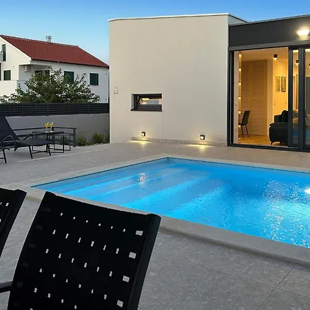 Luxurious In *